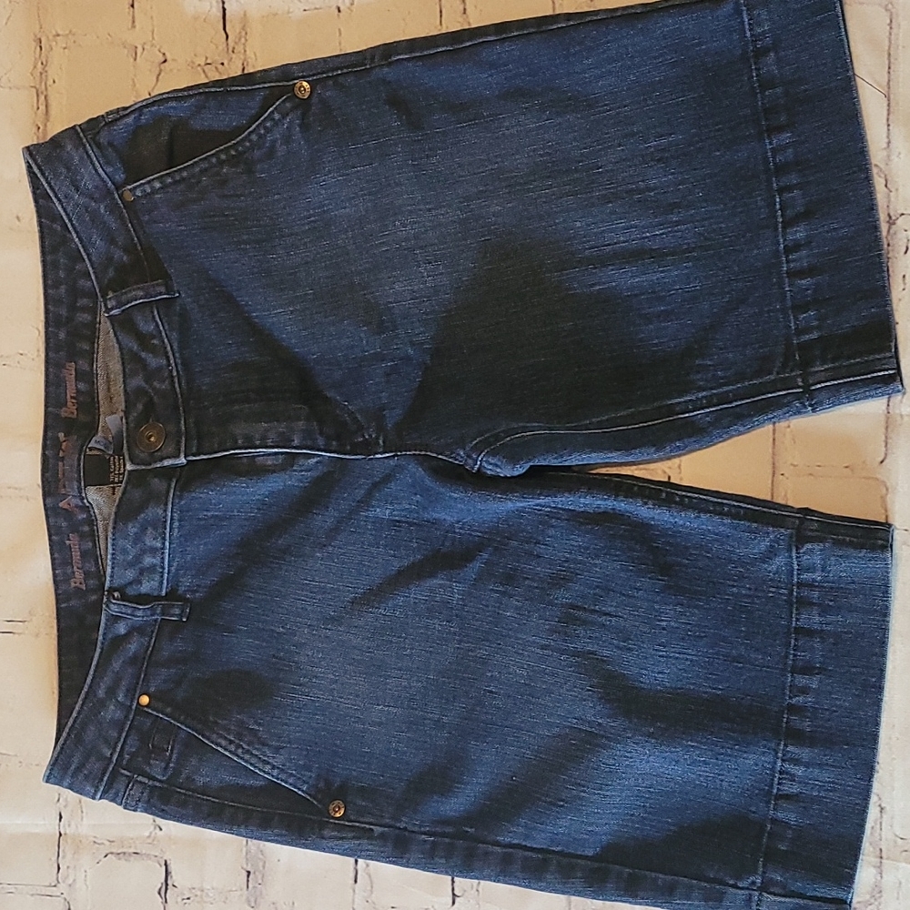 Apt 9 Bermuda Denim blue Shorts.size 10